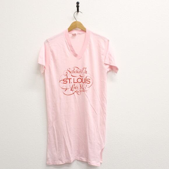 Vintage Tops - Vintage Somebody In St. Louis Loves Me Night T Shirt XL